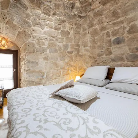 Trullo, Con Giardino Privato, A Pochi Mt Dal Mare